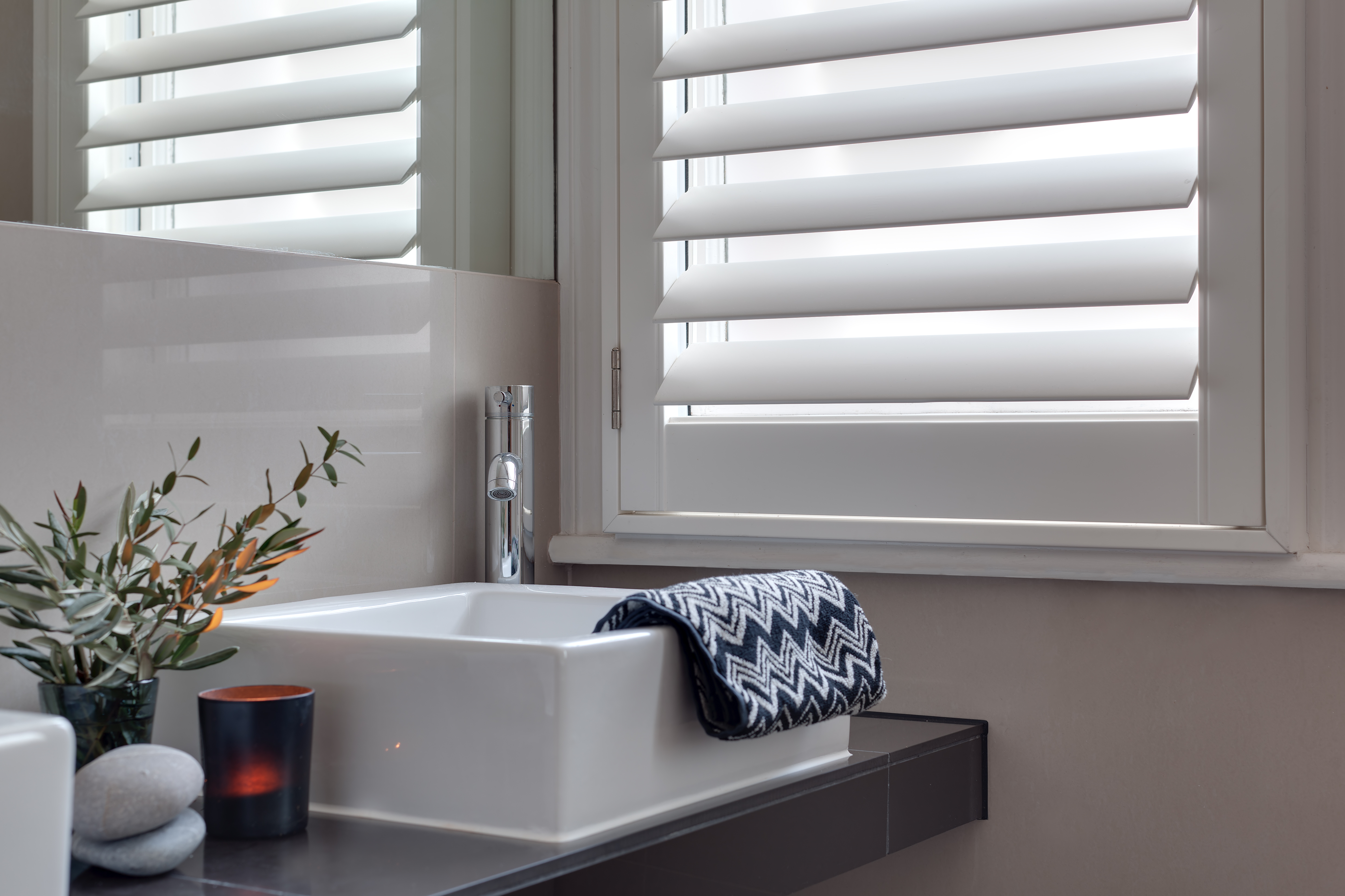 SureFix Shutters Waterlooville – Alu Core PV, Beaded style, landscape Alu Core PV plantation-style window shutters in white in a bathroom