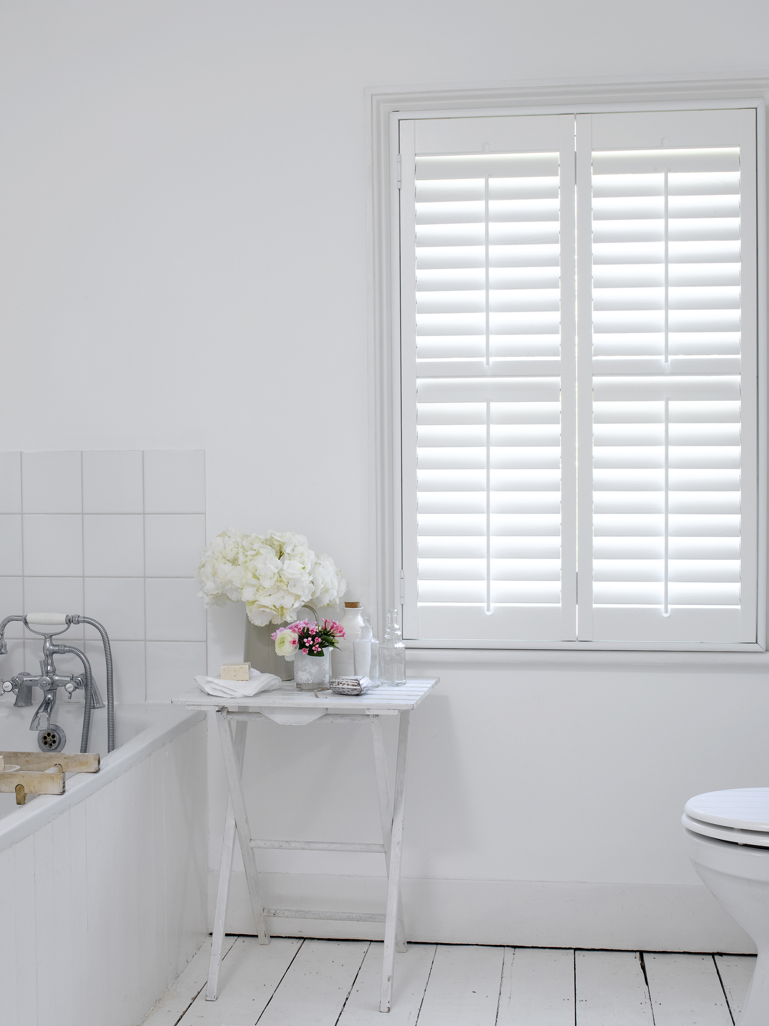 SureFix Shutters Waterlooville – Hybrawood, Vivid White, Central rod, bathroom 2  Bathroom Window Shutters